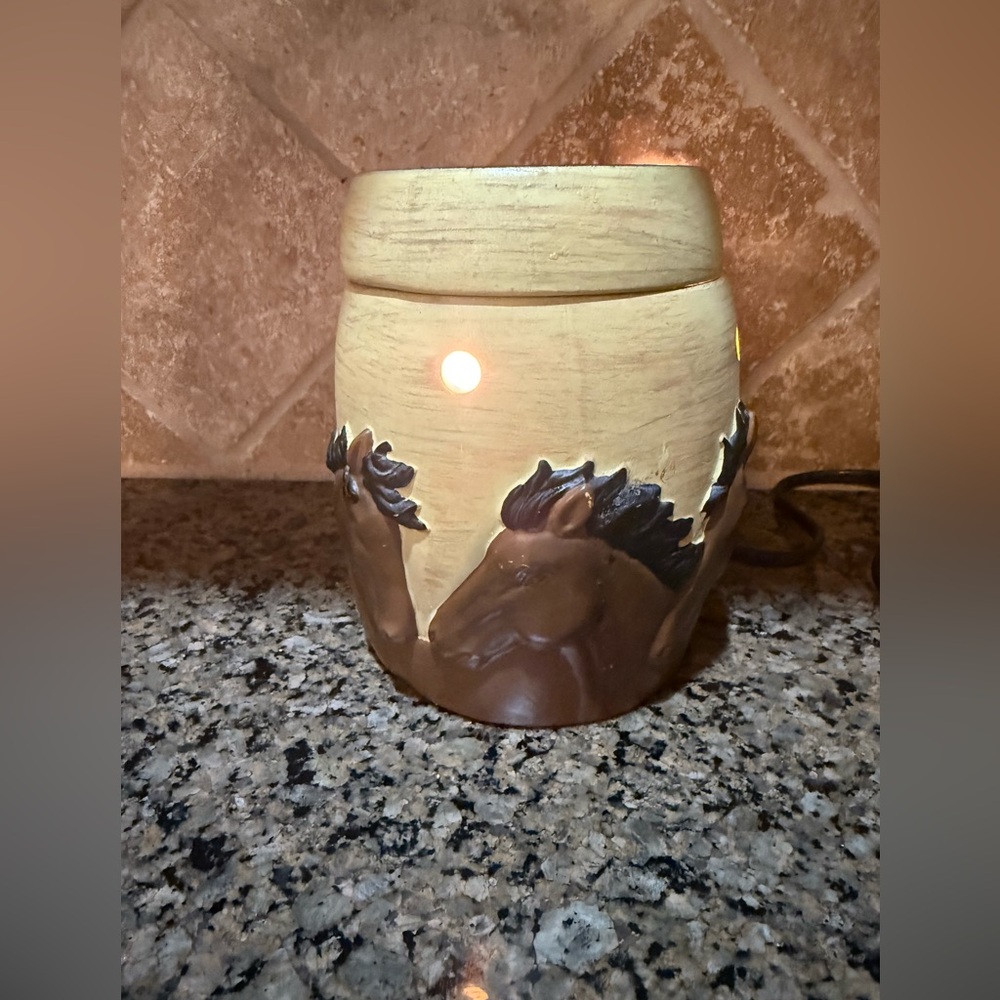 Scentsy warmer horse stampede vintage full size Original Horses Mochadoodle bars